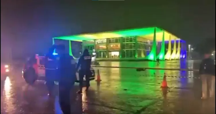 Praça dos três poderes é evacuada