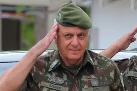 General atacado por militares radicais por barrar golpe rompe silêncio