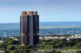 BC acelera alta dos juros e eleva Selic a 12,25% em última reunião de 2024