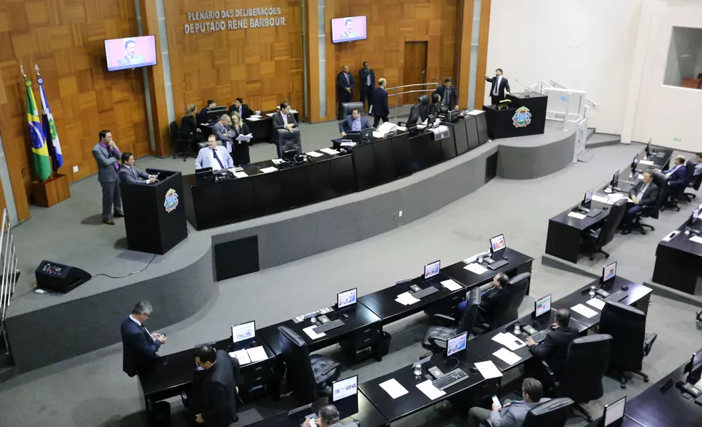 Deputados querem reduzir em até 15% poder de Mauro Mendes para remanejar recursos sem aval da AL