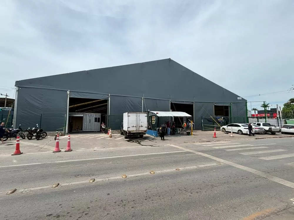 Estrutura provisória do Shopping Popular passa por fiscalização e se prepara para inauguração neste sábado (14)