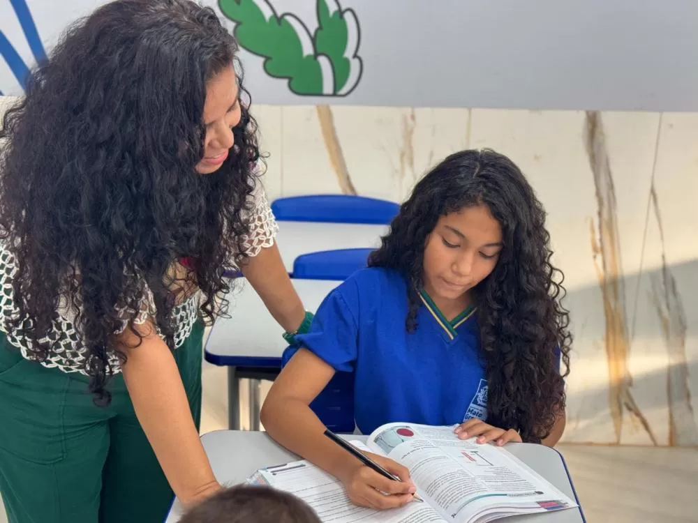 Profissionais da educação vão receber 13º salário e gratificação com reajuste de 20% nesta sexta-feira (20)