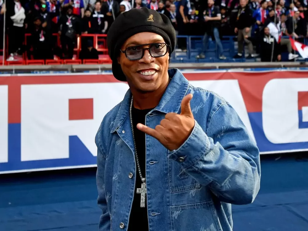 Ronaldinho Gaúcho lança manual de futebol para novos jogadores