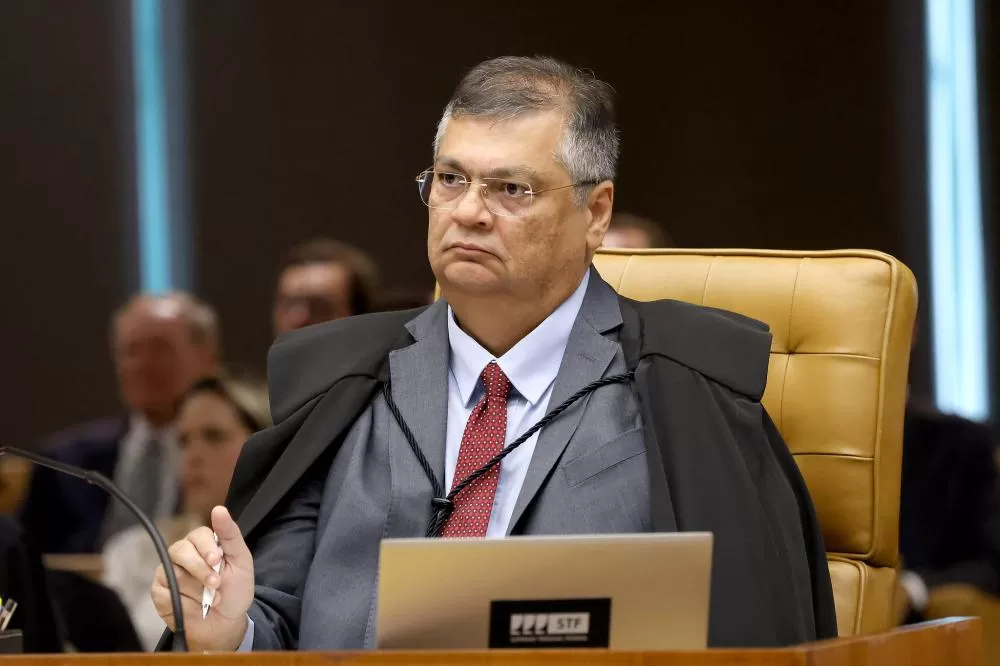Dino suspende pagamento de R$ 4 bi em emendas e pede que PF investigue