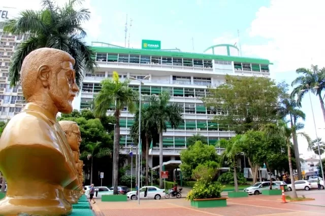Prefeito de Cuiabá anuncia extinção de até 800 cargos comissionados