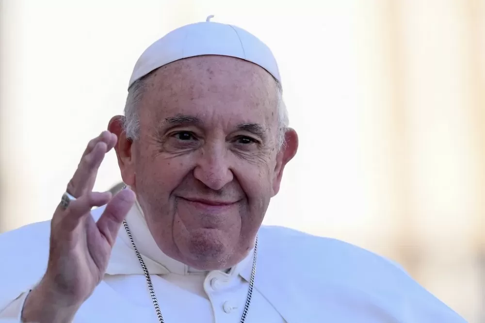 Vaticano aprova diretrizes permitindo que homens gays se tornem padres, desde que não façam sexo