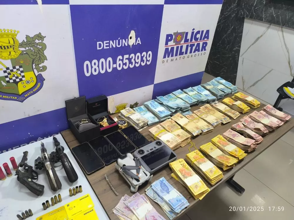 R$ 320 mil são encontrados com assaltantes mortos em confronto
