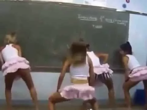 Lei proíbe danças eróticas nas escolas