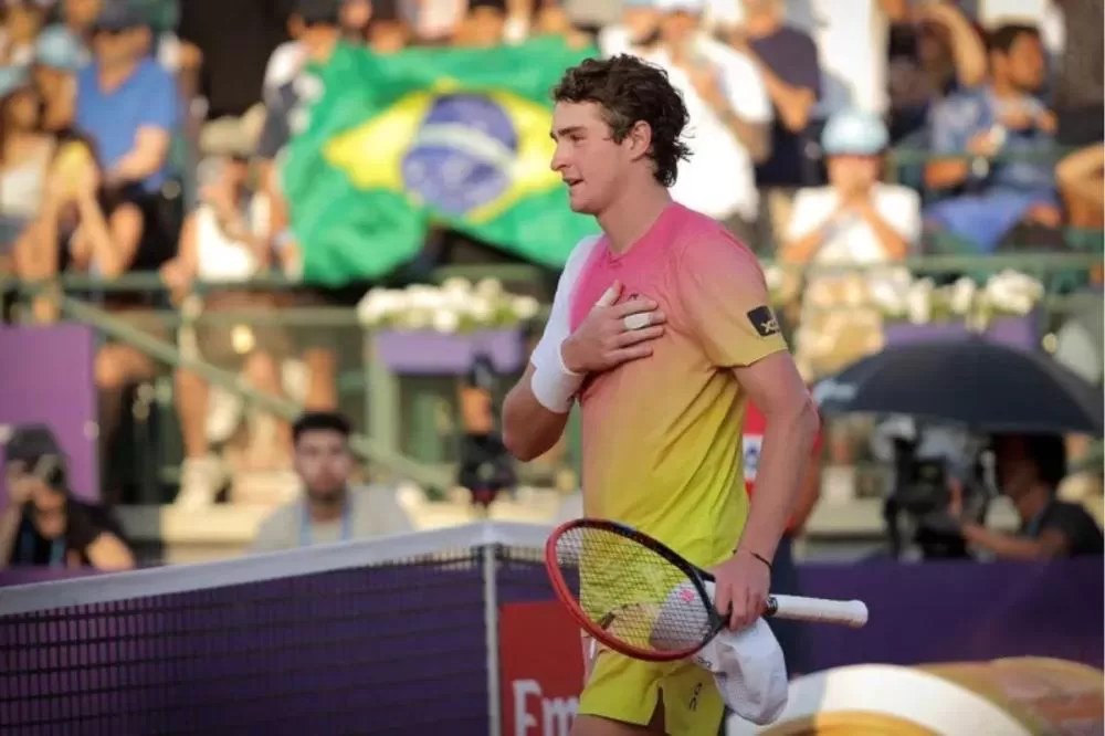 Tenista João Fonseca vence argentino e se consagra campeão do ATP