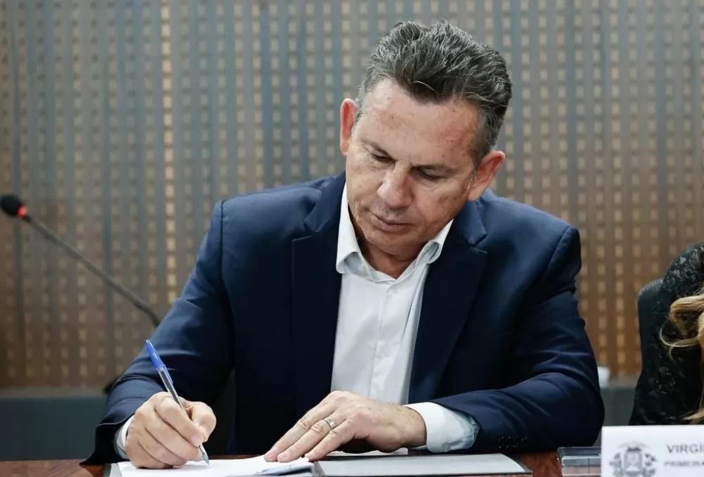 Governador assina decreto e libera repasse de R$ 144 milhões a municípios para compensar perdas