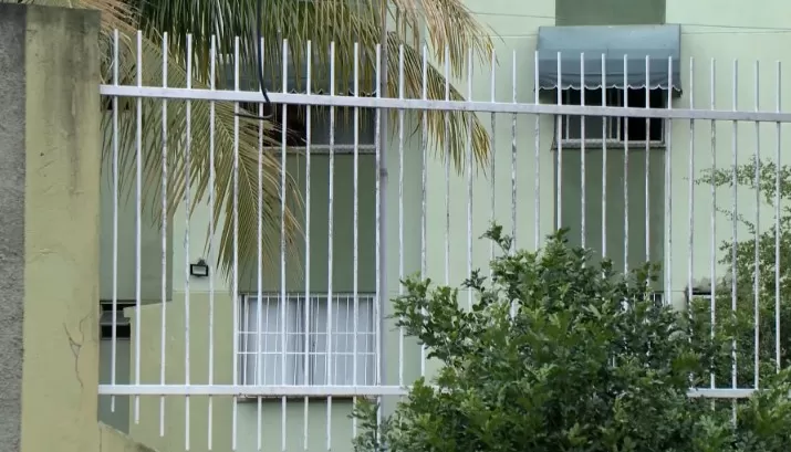 Em surto, adolescente mata irmão de 7 anos a facadas