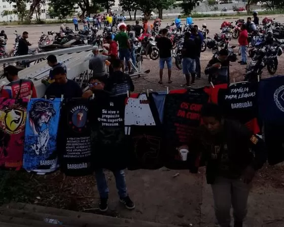 Entregadores por aplicativo cruzam os braços por melhores condições