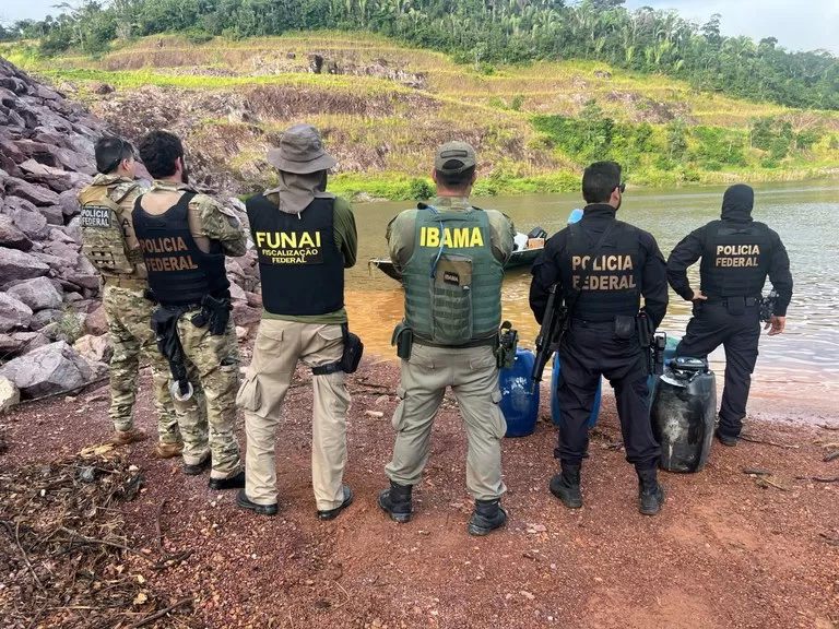Operação apreende ouro e destrói 17 balsas usadas no garimpo ilegal em terra indígena de MT