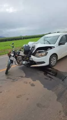 Motociclista é atingido por carro e morre na BR-174