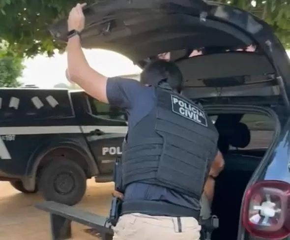 Foragido por morte de policial civil aposentado é preso pela Polícia Civil em balsa no Rio Teles Pires