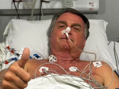 Bolsonaro embarca de Natal para Brasília em UTI aérea