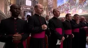 Conclave: Equipe de apoio e clero do Vaticano fazem juramento de sigilo