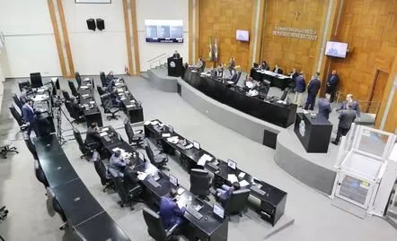 Deputados aprovam relatório final da CPI das invasões urbanas e rurais