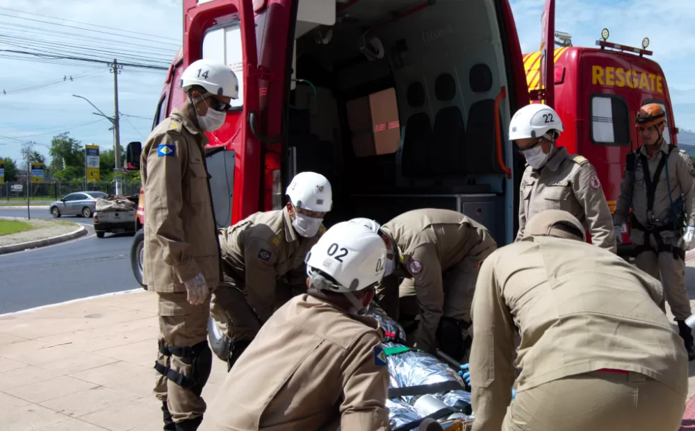Corpo de Bombeiros socorre mulher em parada cardiorrespiratória após ser esfaqueada