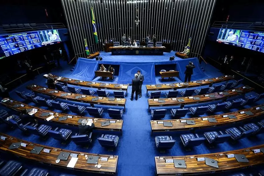 Proposta de aumentar deputados enfrenta resistência no Senado