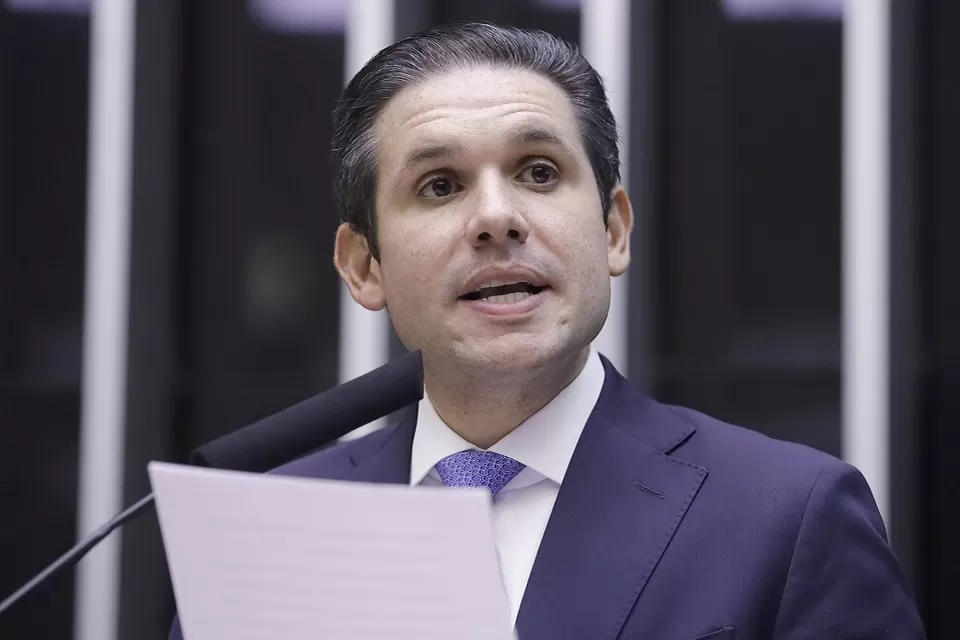 Hugo aciona STF e pede respeito à decisão de deputados sobre Ramagem