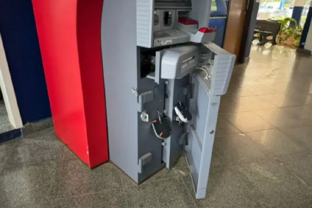 Justiça bloqueia R$ 300 mil de investigados por furto a caixa eletrônico