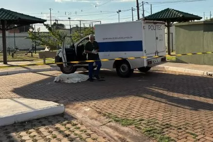 Falsos policiais invadem condomínio e matam 2 homens