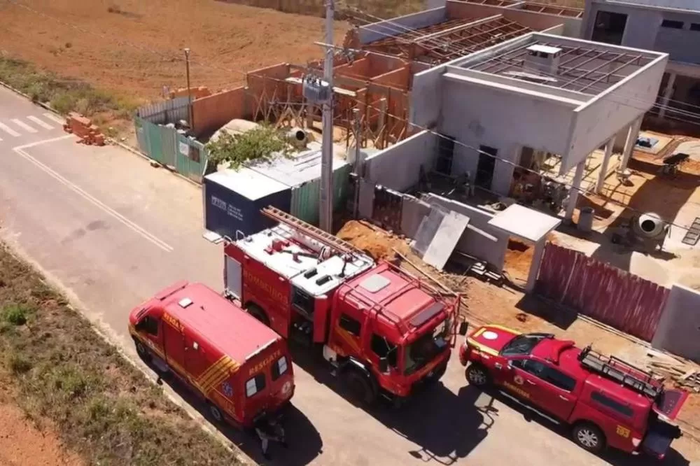 Corpo de Bombeiros resgata vítima em fossa séptica de aproximadamente 4,5 metros