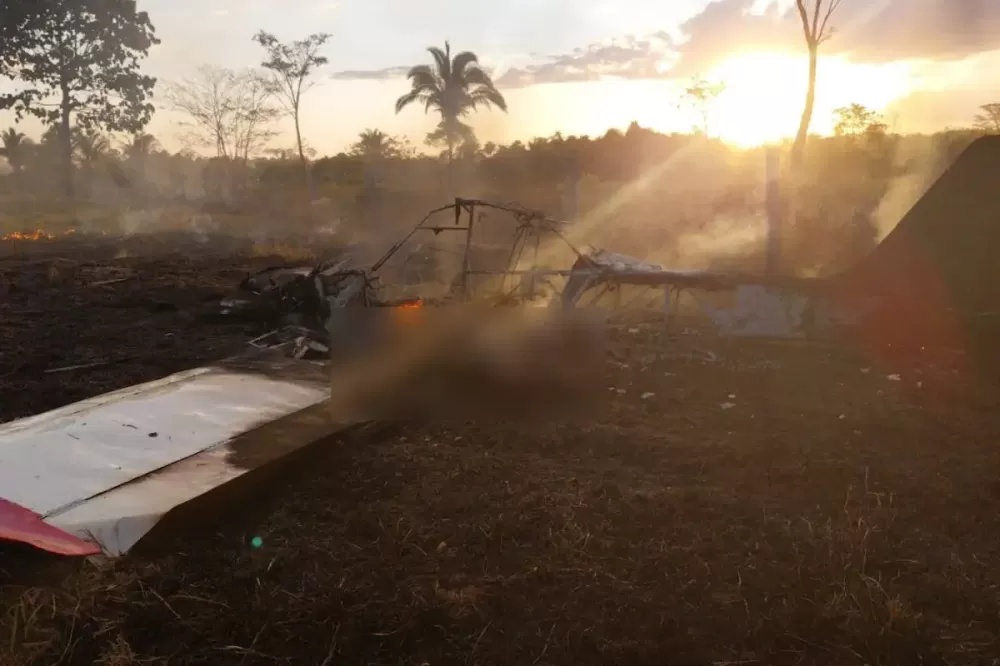 Piloto morre carbonizado após avião cair em Colniza