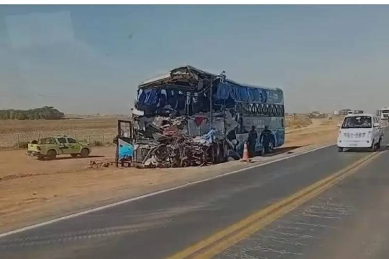 Bandidos usam nomes de mortos em batida entre ônibus e carreta para aplicar golpes