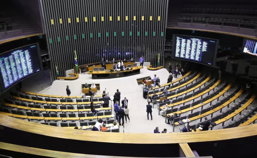 Câmara aprova urgência para proteção de crianças na internet