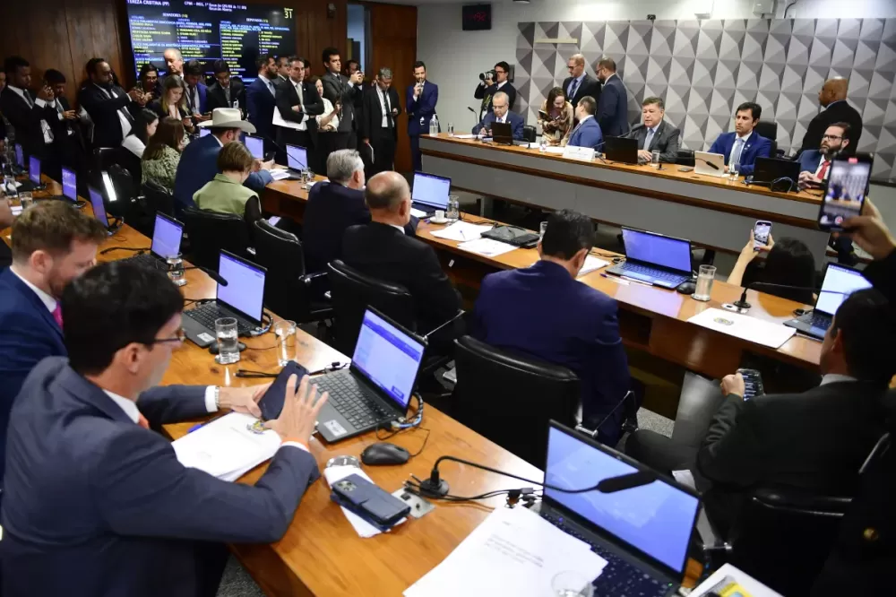 Parlamentares na CPMI do INSS pedem depoimento de pessoa morta