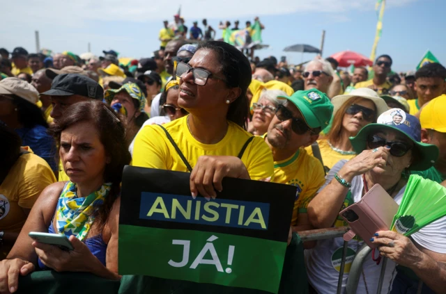 Congresso se divide sobre abrangência de anistia que beneficie Bolsonaro