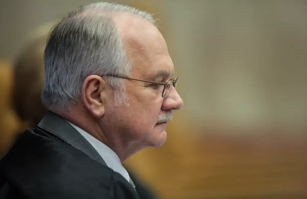 Fachin assume STF com pautas sobre Ferrogrão e vínculo na uberização