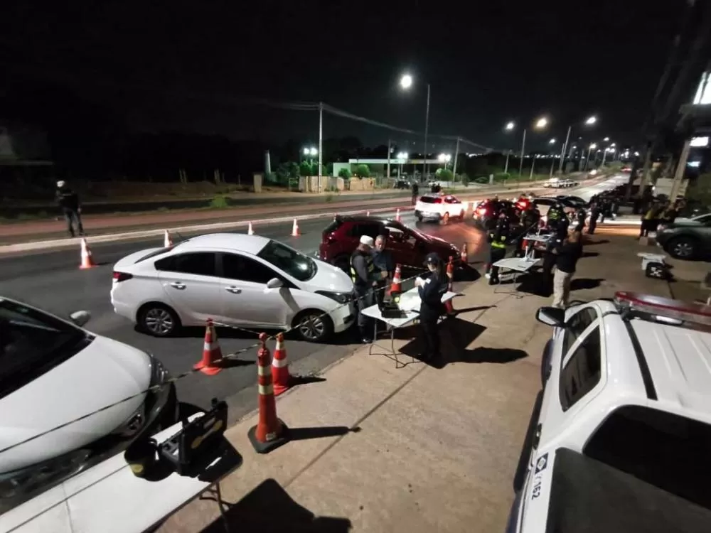 Operação Lei Seca prende dois motoristas por embriaguez e remove 34 veículos em Cuiabá