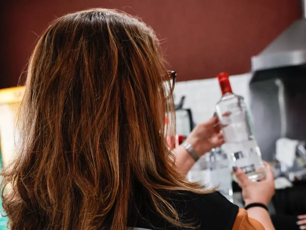 Bebida batizada com metanol: Brasil tem 12 casos confirmados e 47 suspeitos