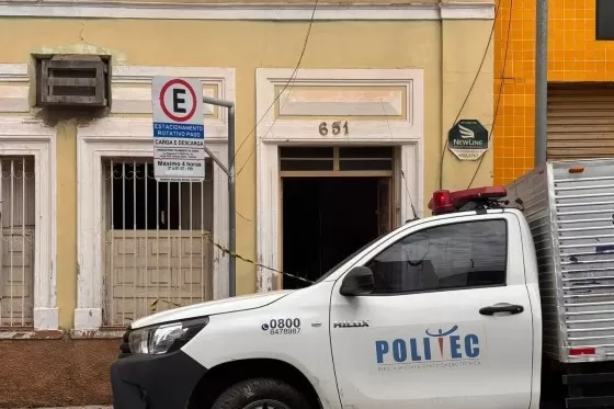 Mãe e filho são encontrados mortos em casa no centro de Cuiabá