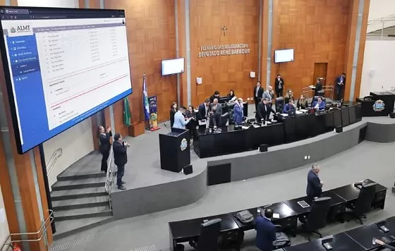 Em sessão tumultuada, deputados aprovam reajuste salarial de 6,38% para servidores do TJMT