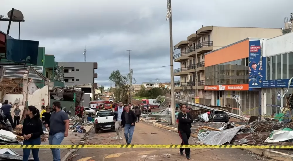 Tornado no Paraná causa destruição e deixa 5 mortos; há 432 feridos; VEJA AS IMAGENS
