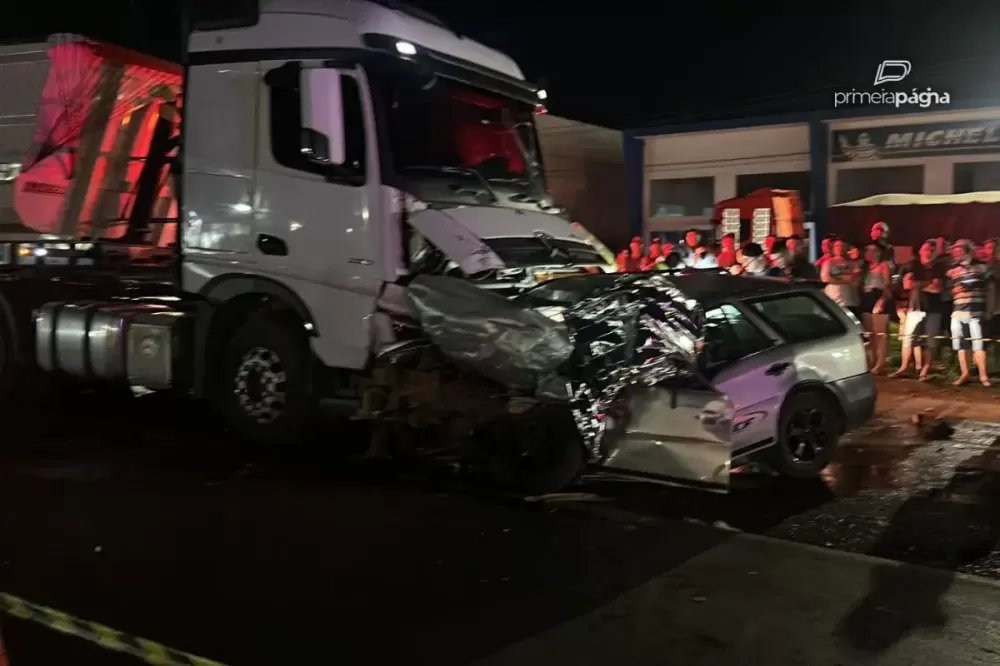 Dois motoristas morrem em acidente entre carro e carreta na BR-163