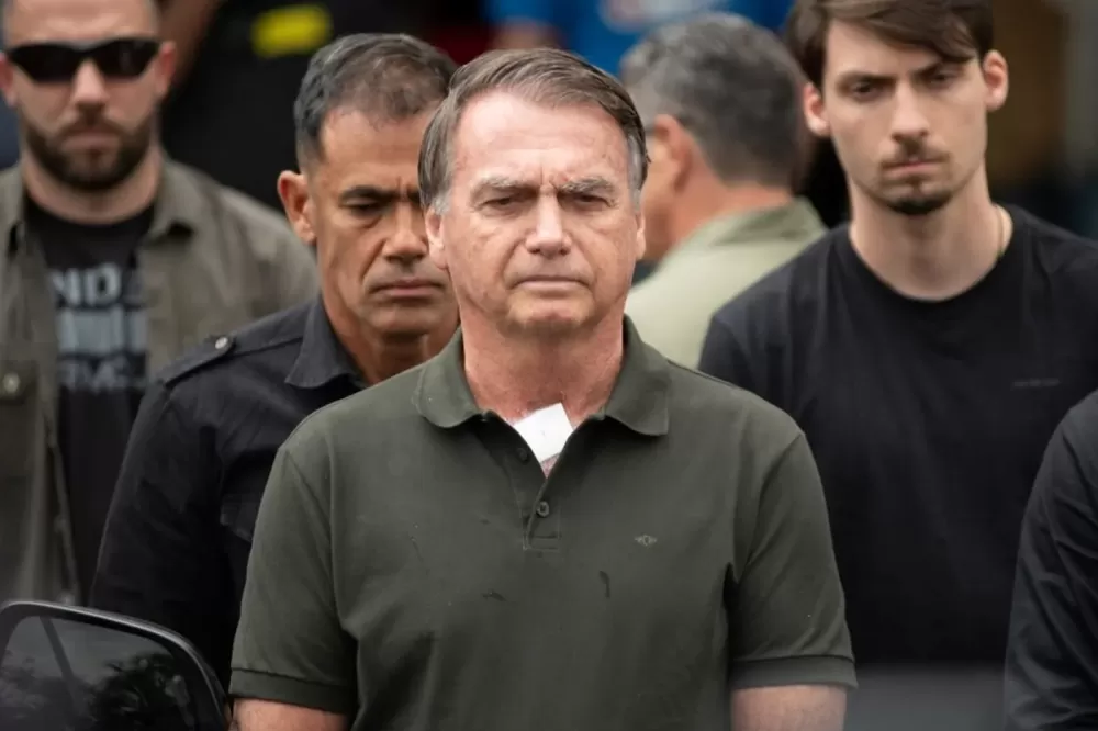 Bolsonaro é preso pela Polícia Federal