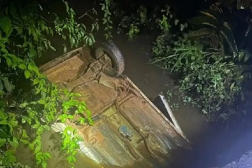 Idoso é encontrado morto em carro que caiu em córrego em MT