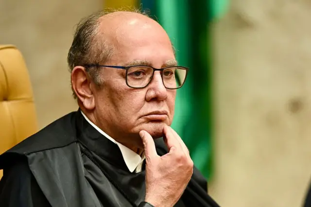 Gilmar Mendes nega recurso para prisão domiciliar de Bolsonaro