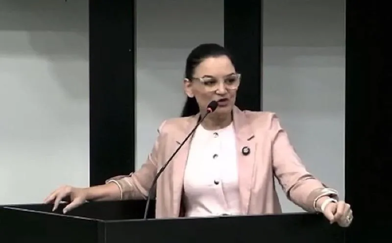 Primeira-dama diz que foi eleita pelo voto: “Não foi Abilio que me colocou aqui”