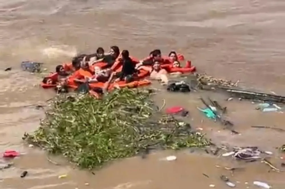 Naufrágio deixa ao menos dois mortos e 7 desaparecidos em Manaus