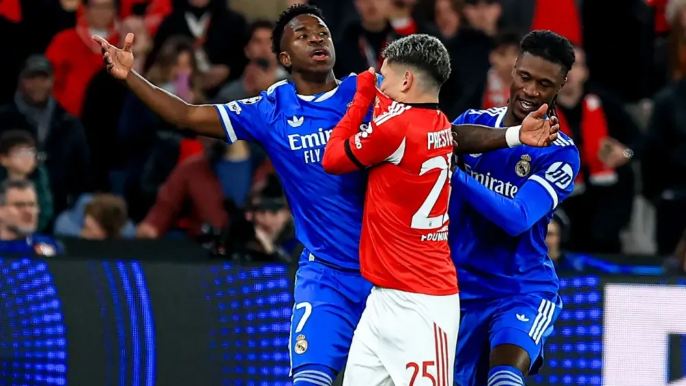 Vini Jr. aponta racismo de argentino na Champions; árbitro aciona protocolo