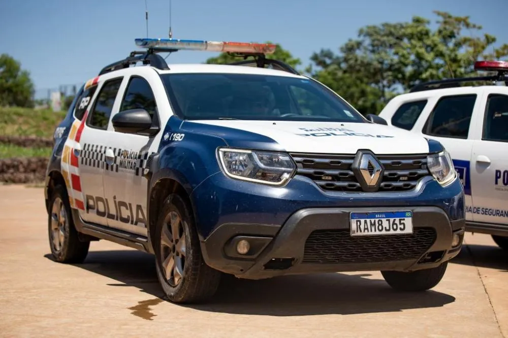 Polícia Militar prende homem que tentou matar companheira com golpe de faca