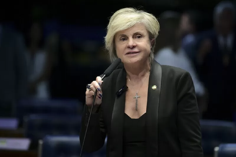 Senadora diz que Eduardo é culpado por tornozeleira em Bolsonaro: 'Moleque'